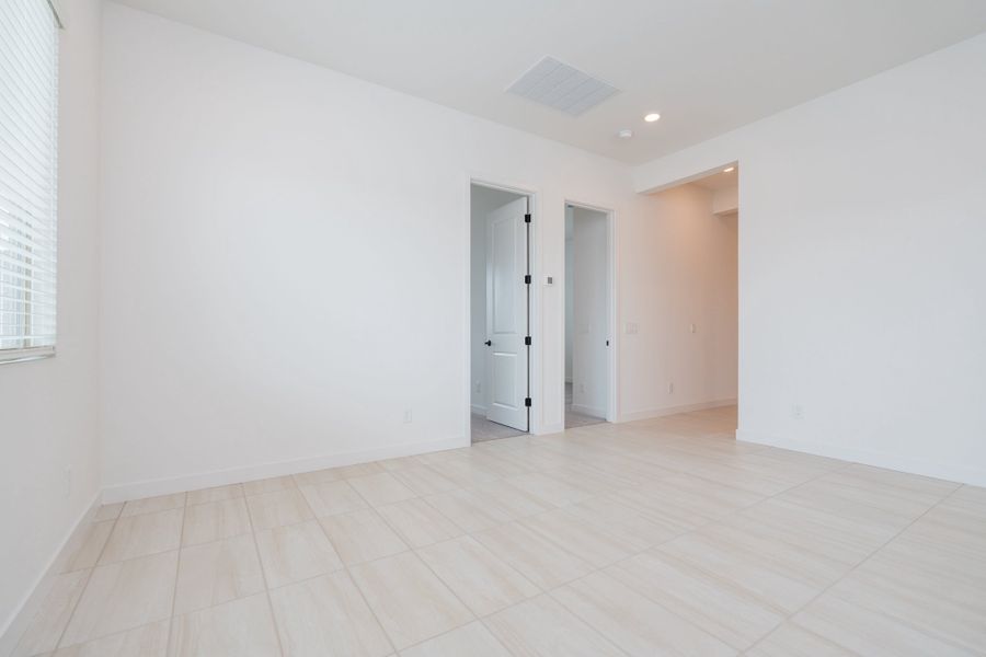 Spacious, unfurnished interior of a new home in Abel Ranch, Goodyear (Image 13).