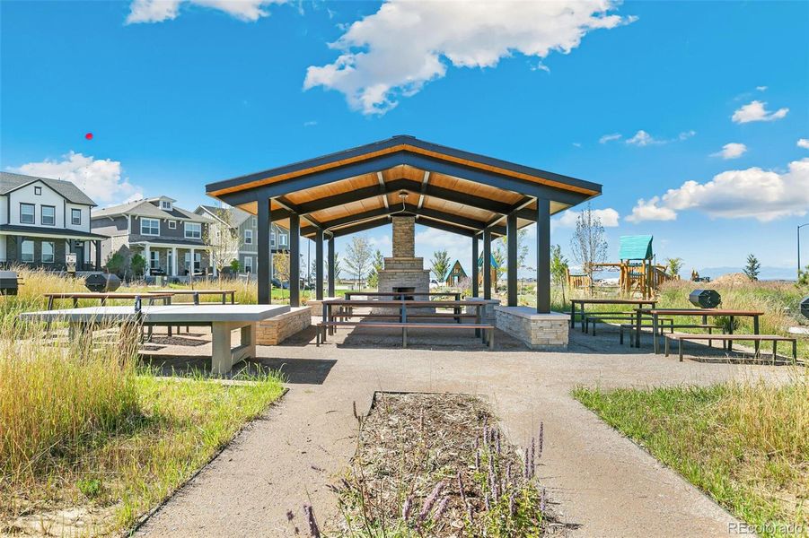 Community amenities in , Aurora (Image 8).