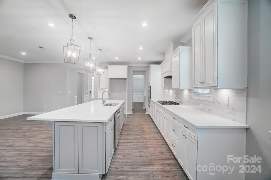 kitchen and Breakfast Area