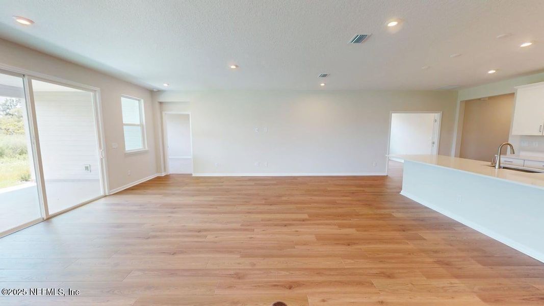 Spacious, unfurnished interior of a new home in Lakes at Bella Lago, Green Cove Springs (Image 17).