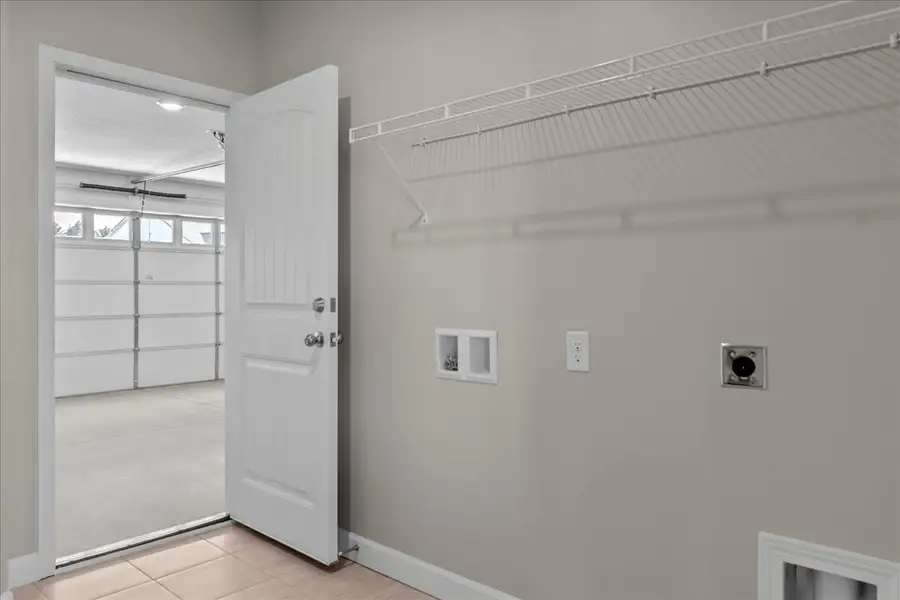 Representative unfurnished interior of a home built from the Cherokee by Enchanted Homes in Lonesome Dove, San Antonio (Image 39).