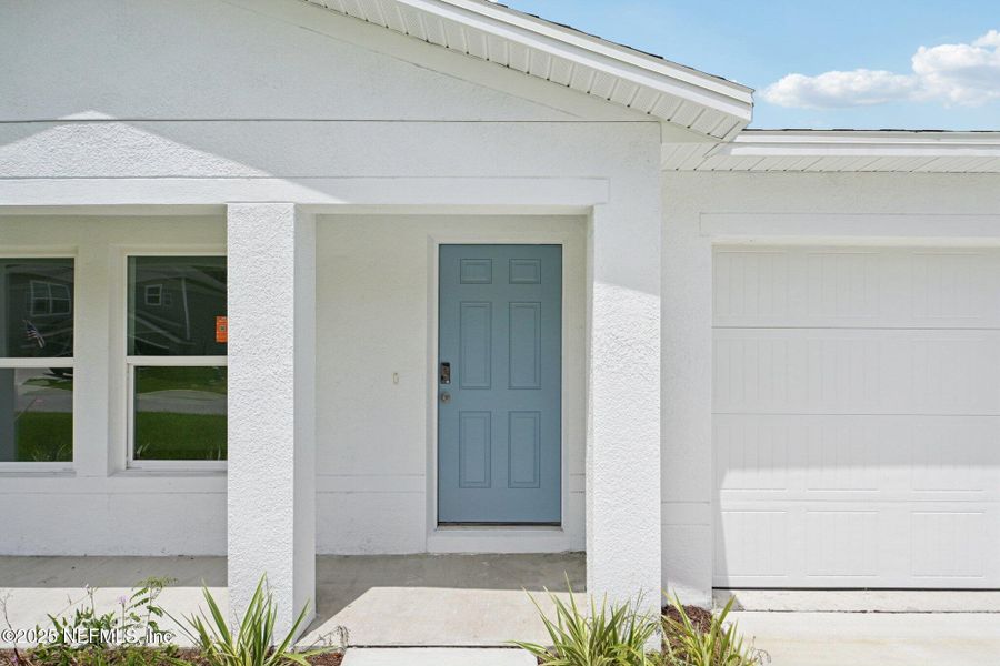 Exterior details and patio area of a home in River Hill, Welaka (Image 8).