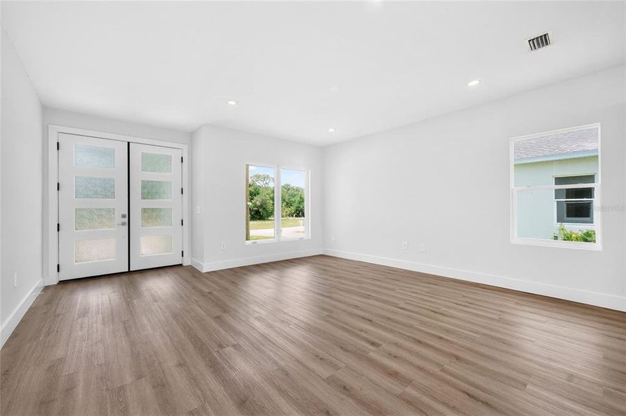 Spacious, unfurnished interior of a new home in , Rotonda West (Image 22).