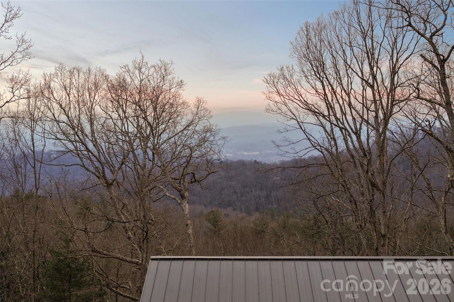 Natural landscape and outdoor views near in Hendersonville (Image 35). Natural landscape and outdoor views near in Hendersonville (Image 35).