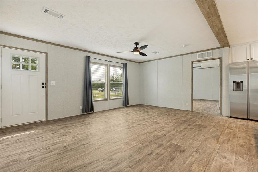 Spacious, unfurnished interior of a new home in , Anna (Image 24).