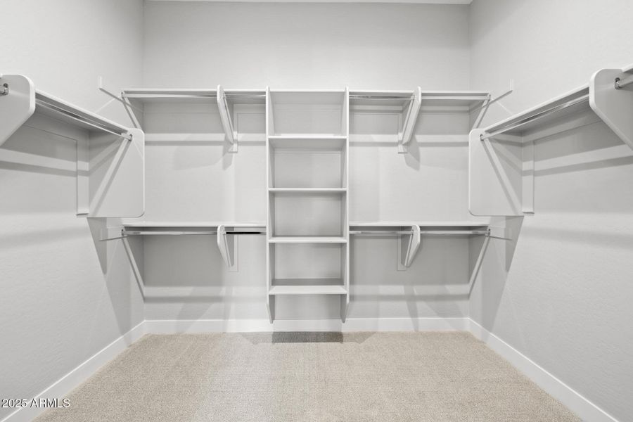 30)MASTER CLOSET