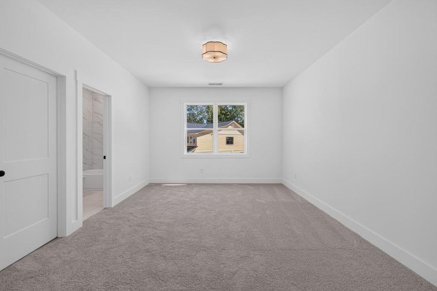 Spacious, unfurnished interior of a new home in Livingstone Park, Kennesaw (Image 43).