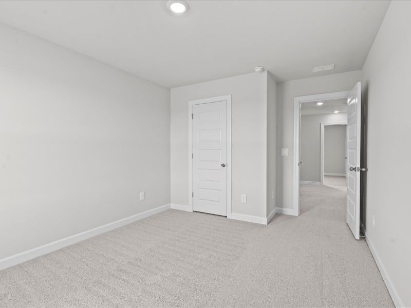 Spacious, unfurnished interior of a new home in Brayfield Manor - Signature Collection, Wellford (Image 19).