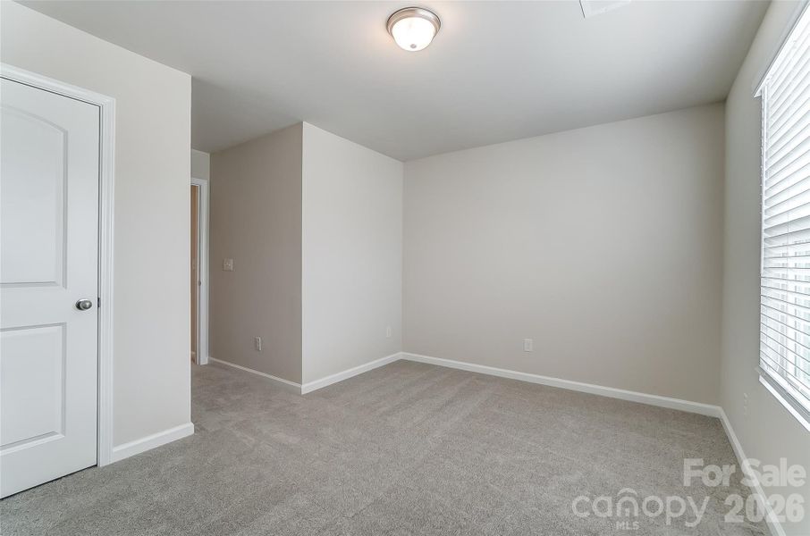 Spacious, unfurnished interior of a new home in Cheyney, Charlotte (Image 37).