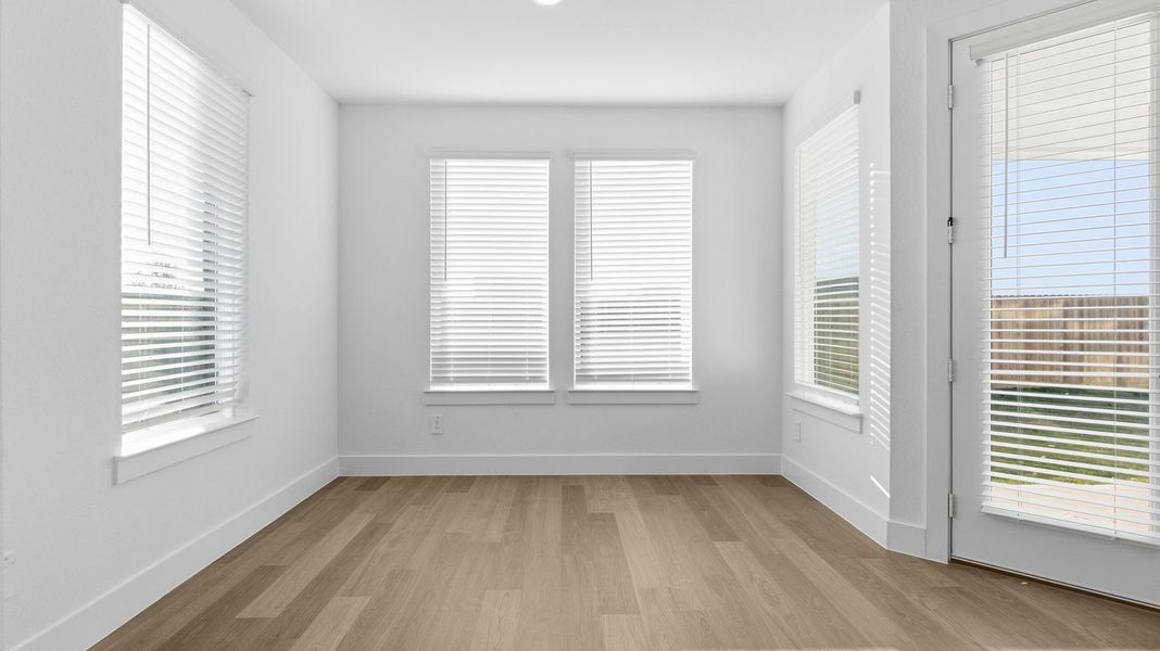Spacious, unfurnished interior of a new home in Davis Harbor, League City (Image 14).