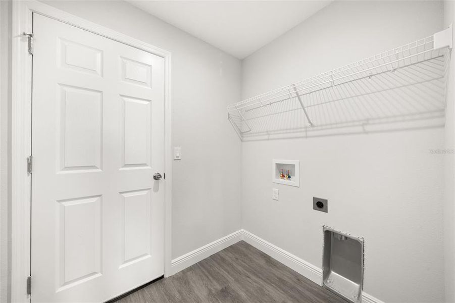Spacious, unfurnished interior of a new home in , Sebring (Image 30).