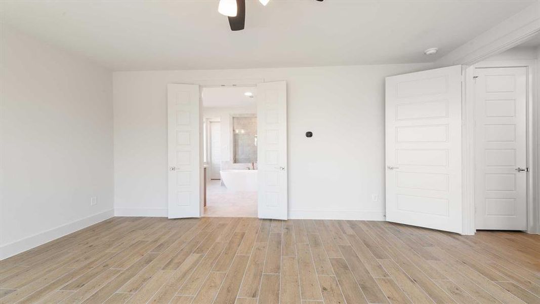 Spacious, unfurnished interior of a new home in Terraces 82'/100', Rockwall (Image 14).