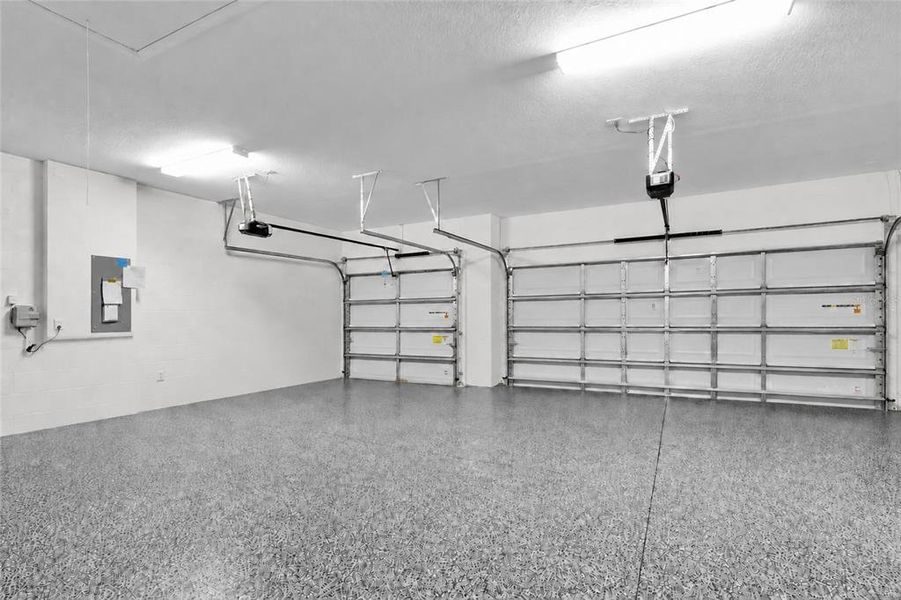 Spacious, unfurnished interior of a new home in , Ocala (Image 25).