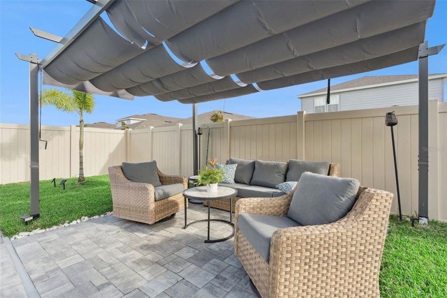 Exterior details and patio area of a home in , Clermont (Image 20).