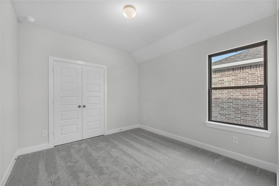 Representative image. Features, selections and colors may vary. Representative image. Features, selections and colors may vary.