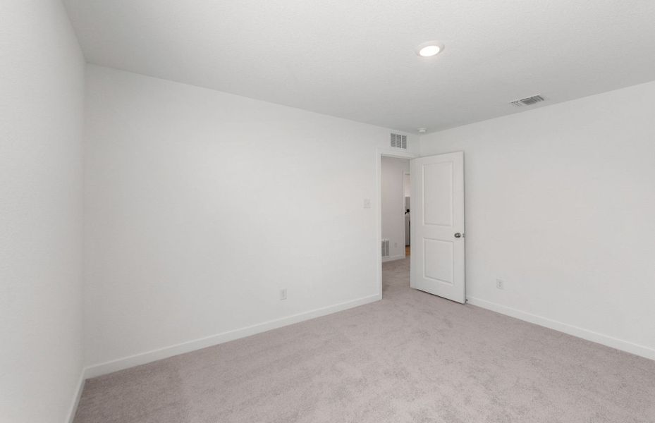 Spacious, unfurnished interior of a new home in Sonterra, Jarrell (Image 28).