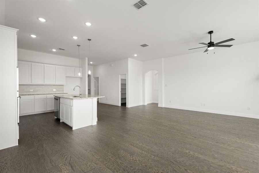 12_121 Grey wolf- Dining-2