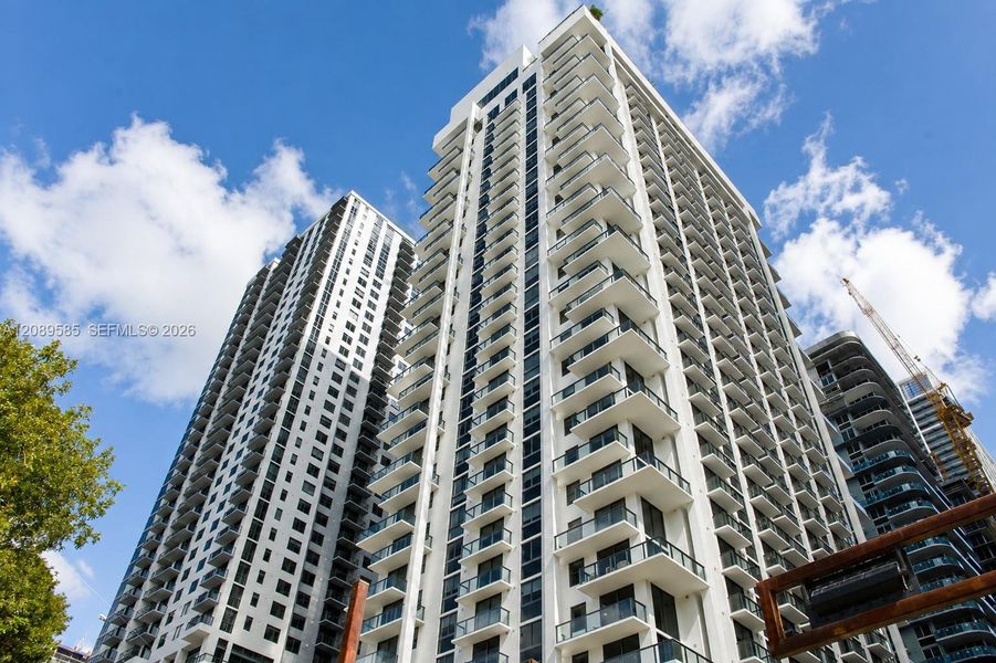 Condo located in Miami, FL showcasing its design and architecture (Image 3). Condo located in Miami, FL showcasing its design and architecture (Image 3).