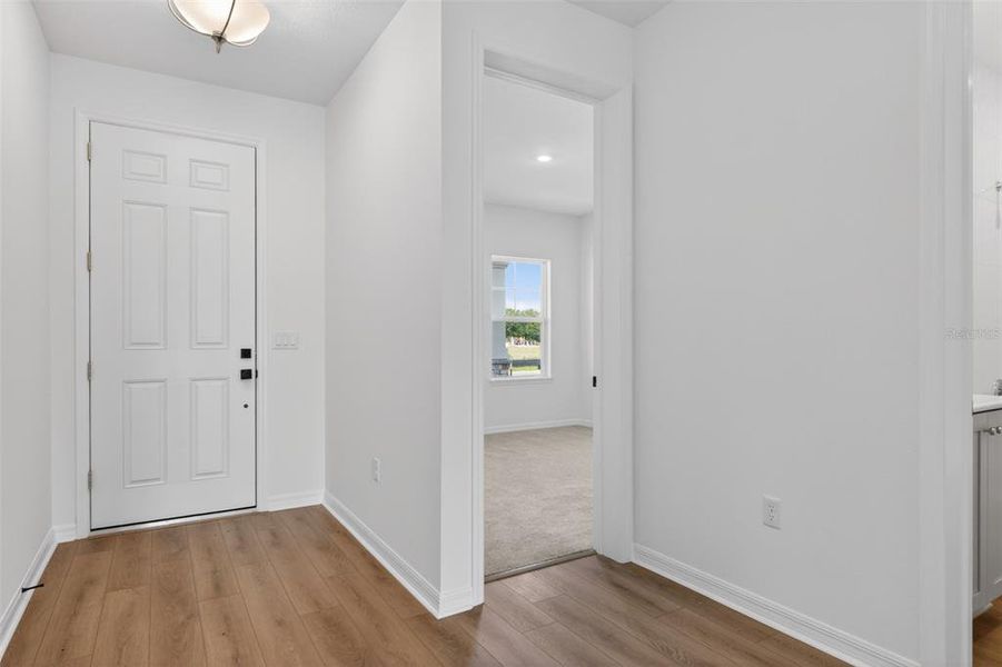 Spacious, unfurnished interior of a new home in Tyson Reserve, St. Cloud (Image 12).