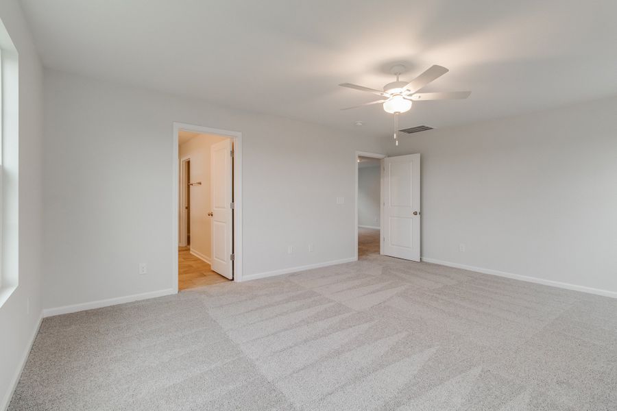 Spacious, unfurnished interior of a new home in Ellington, Elgin (Image 32).