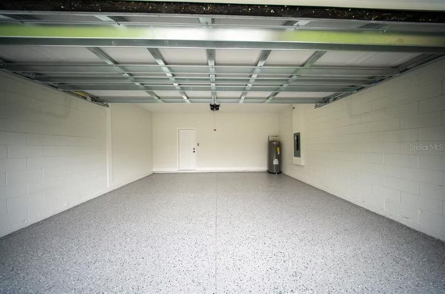 Spacious, unfurnished interior of a new home in , Citrus Springs (Image 8).