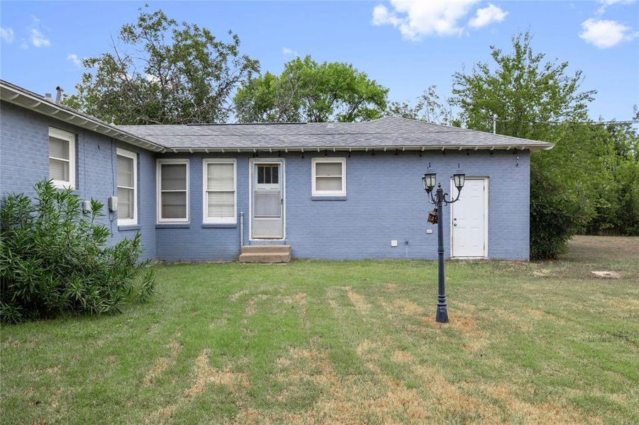 Front exterior of a new home in , Brownwood, TX, highlighting curb appeal (Image 21). Front exterior of a new home in , Brownwood, TX, highlighting curb appeal (Image 21).