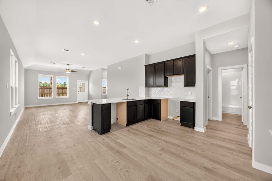 11925 Avian Avenue - Hawthorne - Kitchen