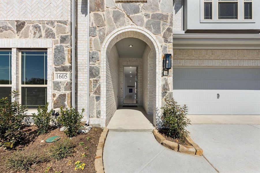 Exterior details and patio area of a home in Addison Hills, Cedar Hill (Image 3).