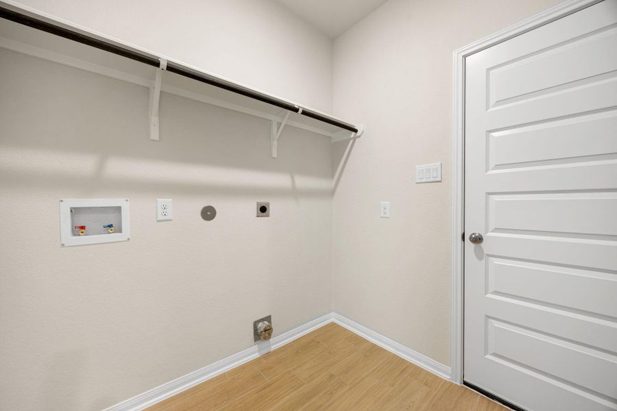 Spacious, unfurnished interior of a new home in Southfork Ranch, Sealy (Image 20).