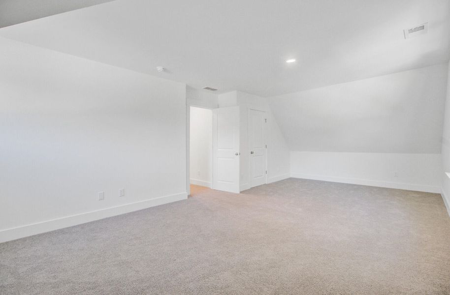 Spacious, unfurnished interior of a new home in , Charleston (Image 17).
