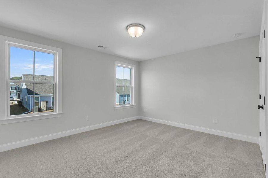 Spacious, unfurnished interior of a new home in Kings River Preserve, Hollywood (Image 36).