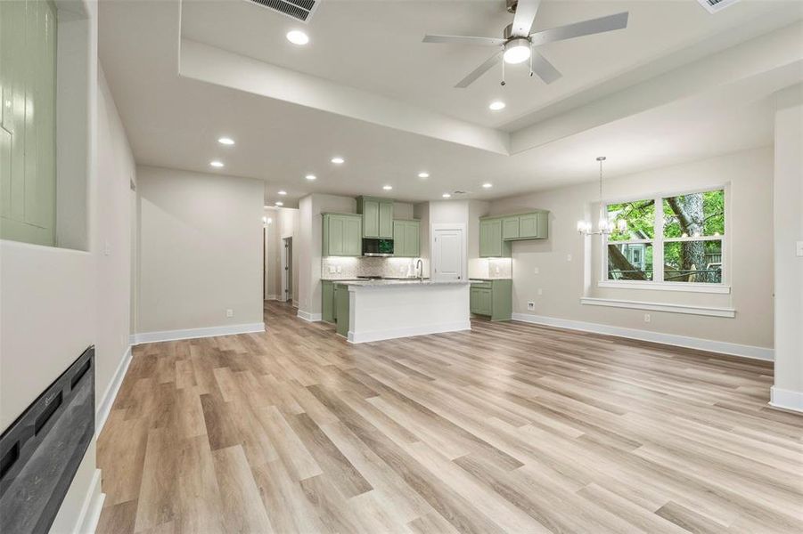 Spacious, unfurnished interior of a new home in , Sherman (Image 18).