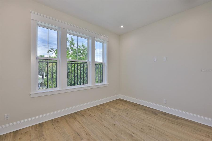Spacious, unfurnished interior of a new home in , Tampa (Image 59).