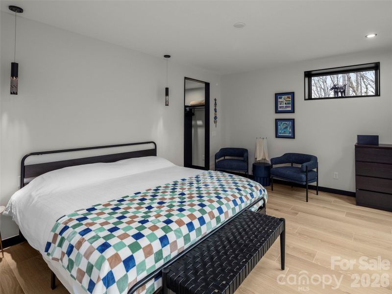 Secondary Suite Secondary Suite