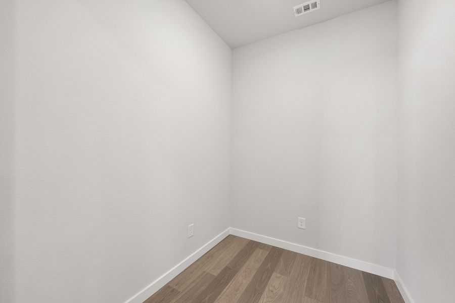 Spacious, unfurnished interior of a new home in Cottonwood Creek, Rowlett (Image 37).