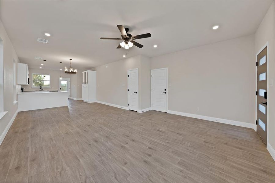 Spacious, unfurnished interior of a new home in , Granbury (Image 17).