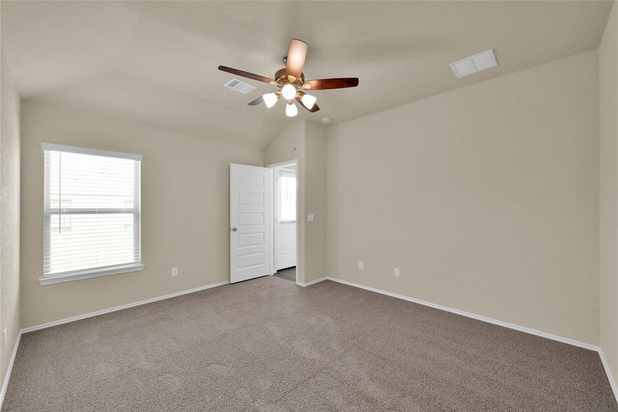 Spacious, unfurnished interior of a new home in Lakes at Black Oak, Magnolia (Image 33).