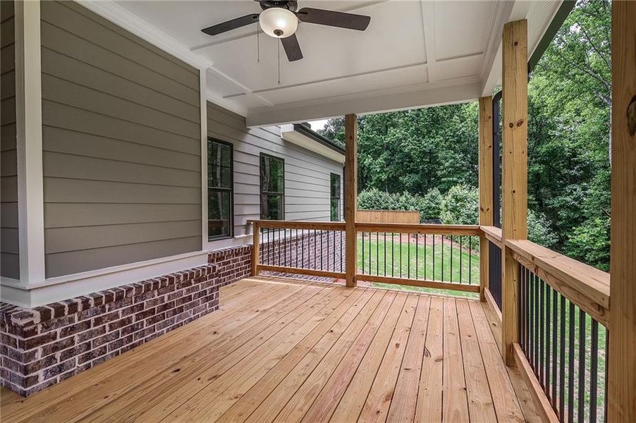 Exterior details and patio area of a home in Spring Creek, Monroe (Image 20).