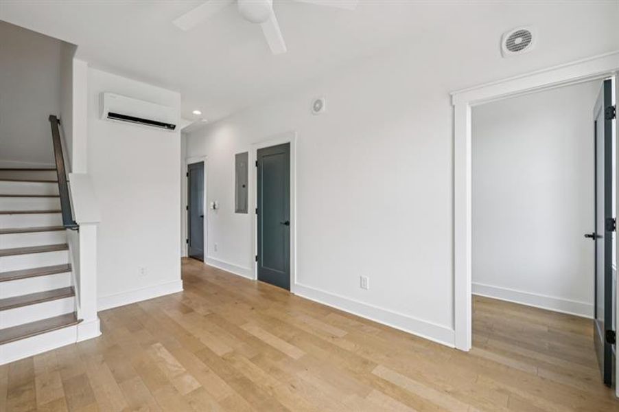 Spacious, unfurnished interior of a new home in , Atlanta (Image 25).