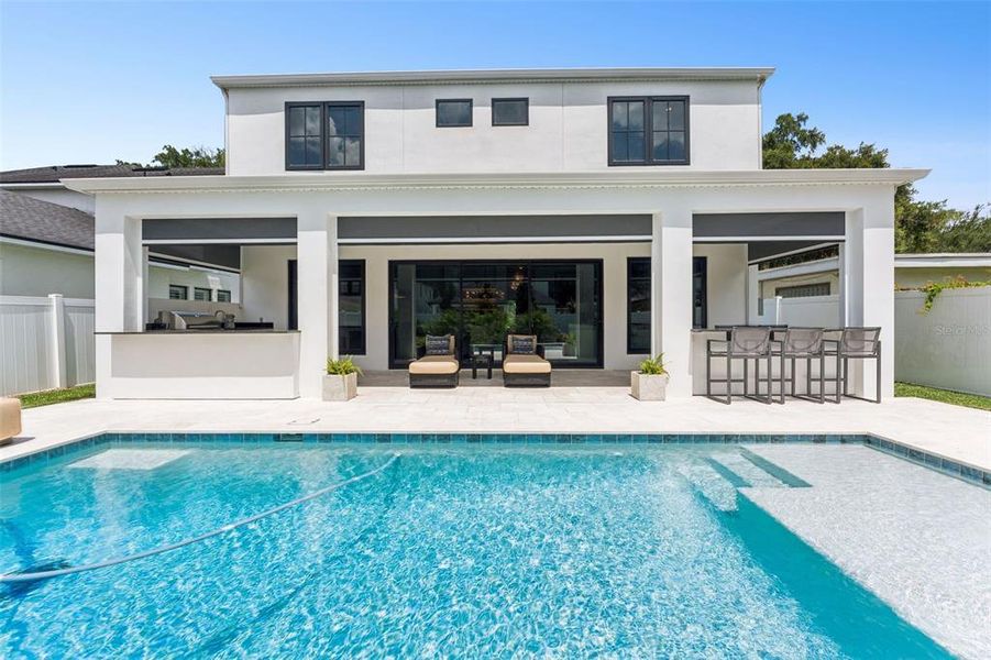 Exterior details and patio area of a home in , Orlando (Image 4).