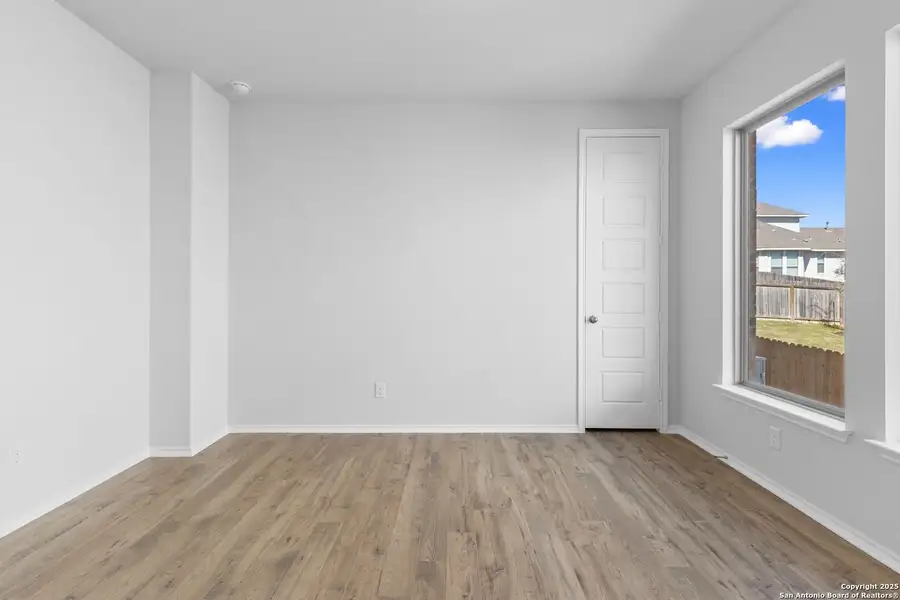 Spacious, unfurnished interior of a new home in Ladera, San Antonio (Image 9). Spacious, unfurnished interior of a new home in Ladera, San Antonio (Image 9).