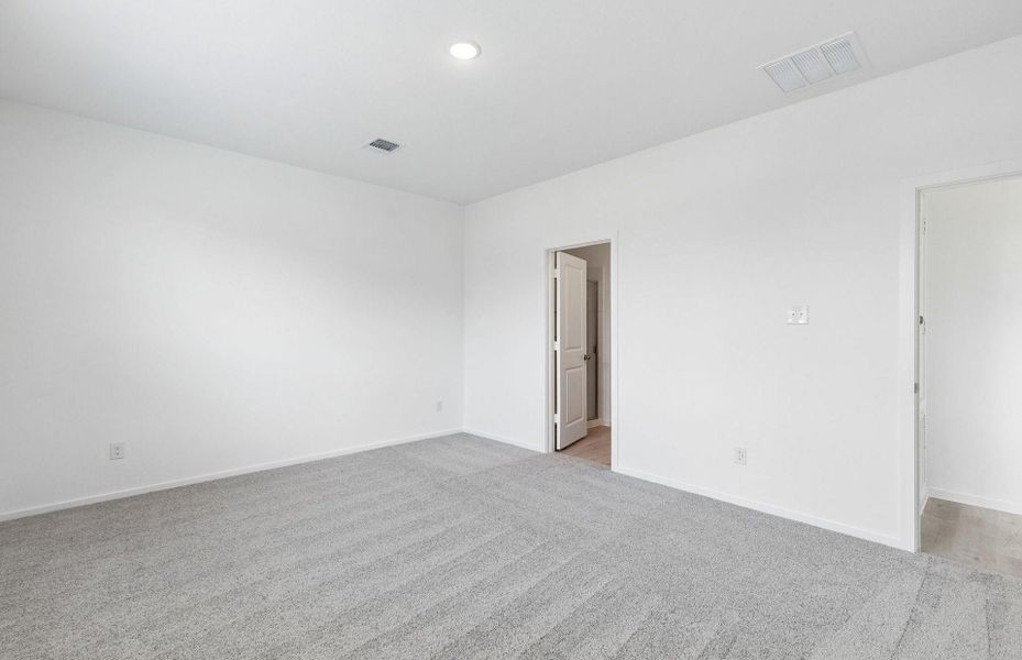 Spacious, unfurnished interior of a new home in Stokesbury, Waller (Image 26).