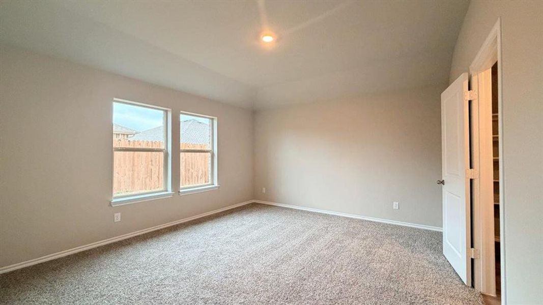 Spacious, unfurnished interior of a new home in Meadowbrook Estates, Cleburne (Image 9).