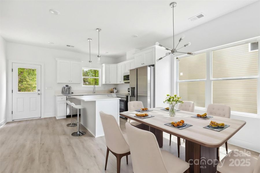 Virtual Staged - Dining room