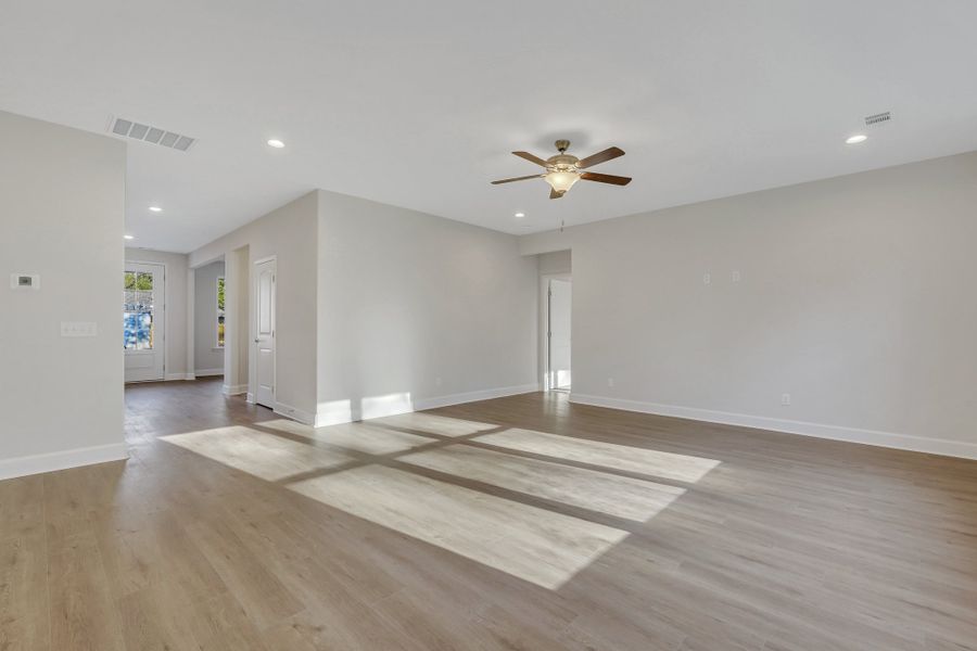 Spacious, unfurnished interior of a new home in NorthShore on the St. Marys River, Kingsland (Image 15).
