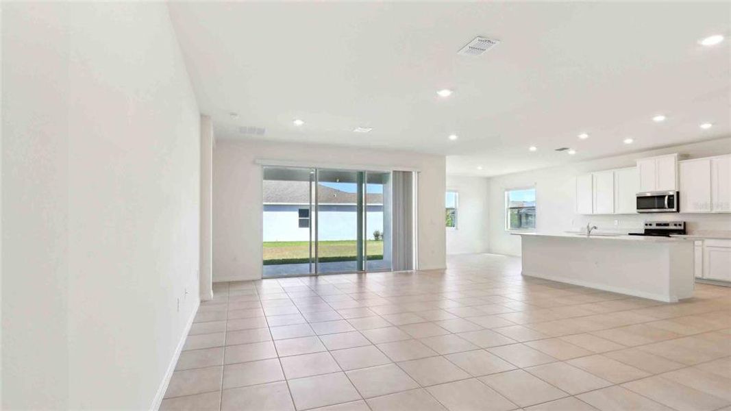 Spacious, unfurnished interior of a new home in Waterford, Brooksville (Image 16).