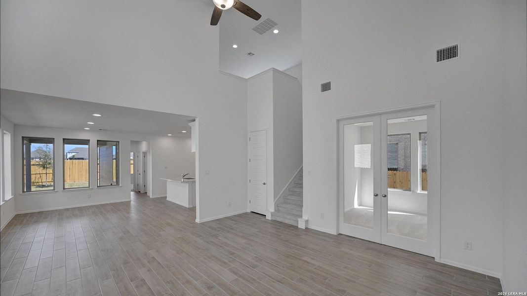 Spacious, unfurnished interior of a new home in Stillwater Ranch, San Antonio (Image 12).