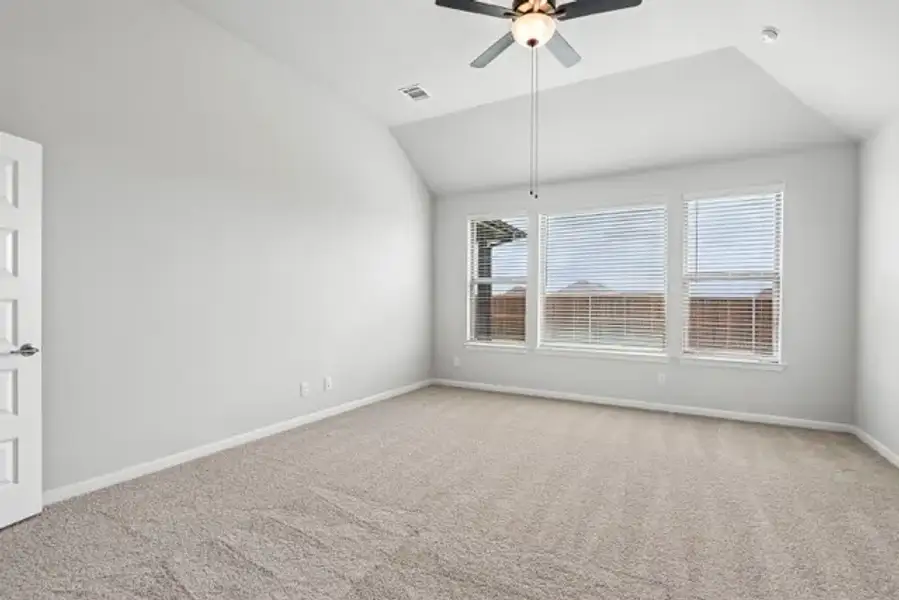 Spacious, unfurnished interior of a new home in Tinsley Meadows, Van Alstyne (Image 23).