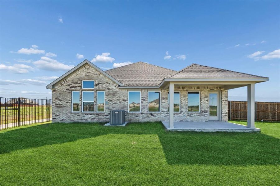 Exterior details and patio area of a home in Mercer Meadows, Royse City (Image 4).