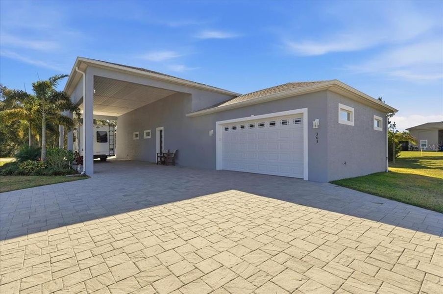 Exterior details and patio area of a home in , Polk City (Image 23).